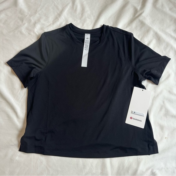lululemon athletica Ultralight Waist Length T-Shirt - Picture 1 of 3